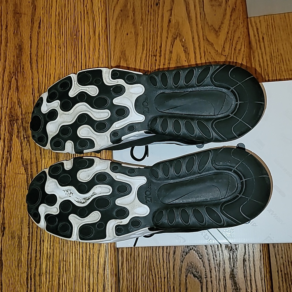 Nike Airmax 270 React - Picture 9 of 11